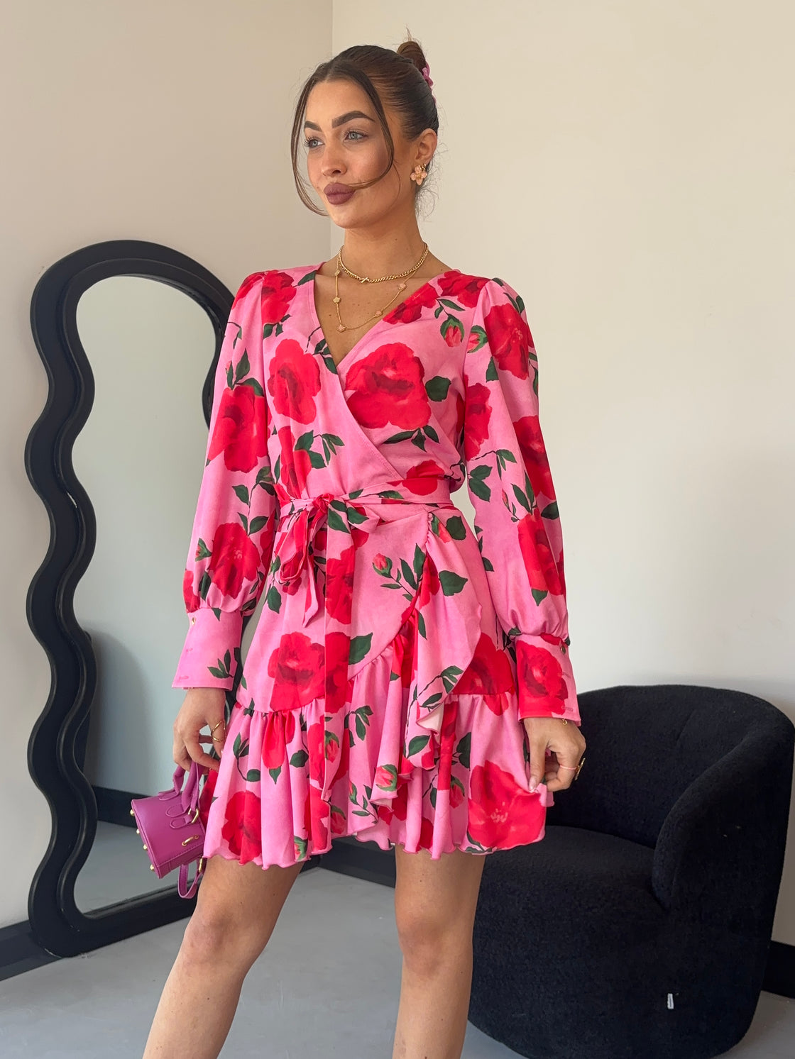 Sukienka Model Anna krótka Red Flowers/Pink