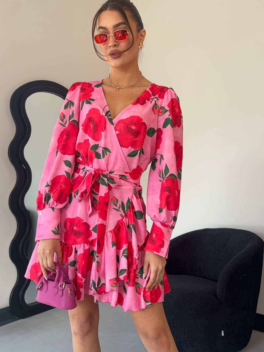 Sukienka Model Anna krótka Red Flowers/Pink